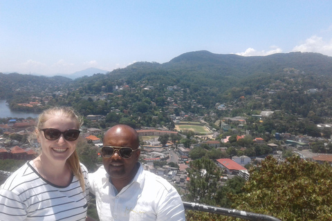 Kandy: Tuk Tuk City Tour with Local Driver