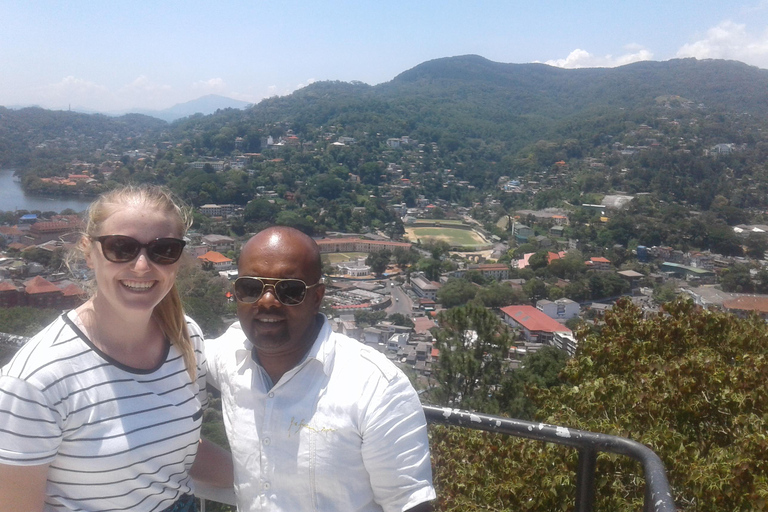 Kandy: Tuk Tuk City Tour with Local Driver