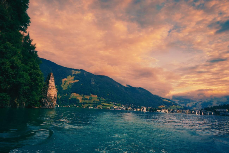 Yacht di lusso Crociera al tramonto con champagne VierwaldstätterseeCrociera di lusso con Champagne al tramonto