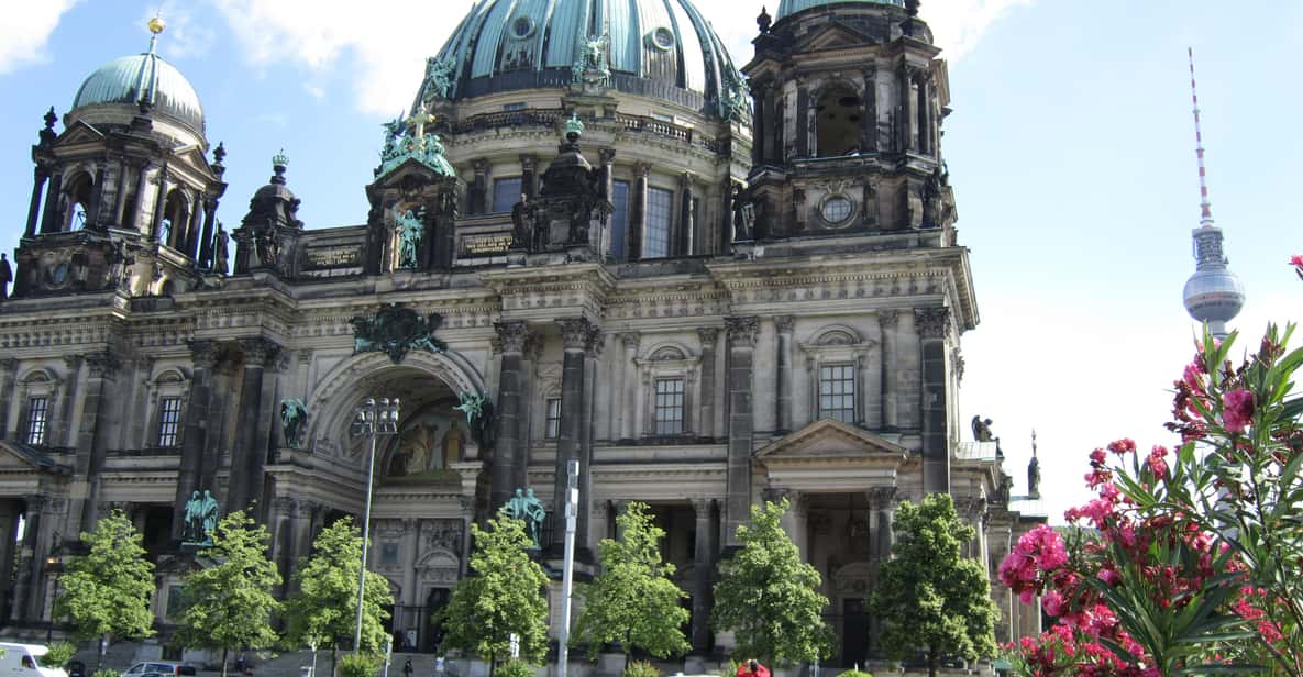 Berlin: Araba ile Özel Şehir Öne Çıkanlar Turu | GetYourGuide