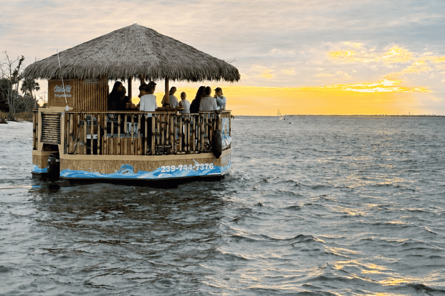 Fort Myers: Tiki-Bootstour bei Sonnenuntergang. Foto: GetYourGuide