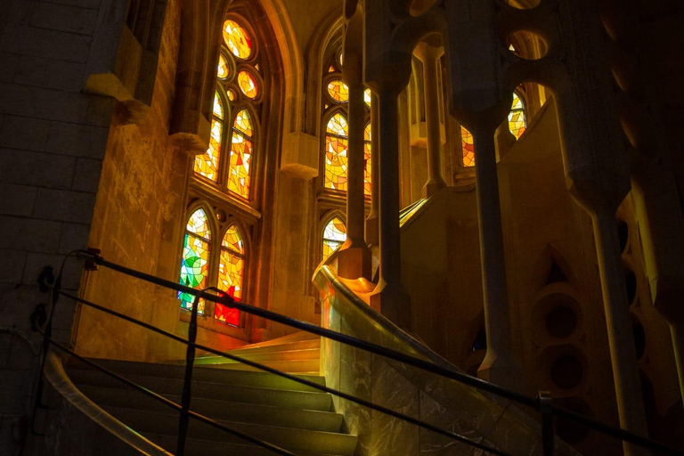 Barcelone : Visite de la Sagrada Familia avec boisson sur le toit en optionVisite guidée de la Sagrada Familia uniquement (sans terrasse)