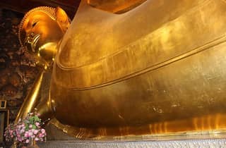 Eintrittskarte zum Wat Pho, dem Tempel des liegenden Buddha, mit einfachem Transfer