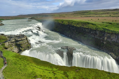 Reykjavik: Golden Circle tour: Geysir, Gullfoss, Thingvellir