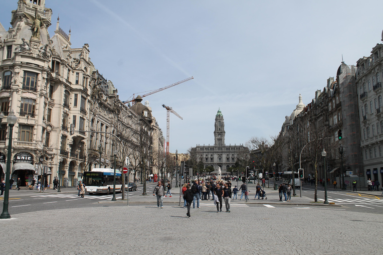 Tour de la ciudad descubre el centro de Oporto en alemán (máximo 12 pax)