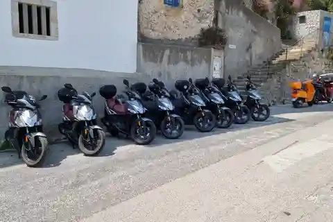 Scooter tour: two breathtaking itineraries with local guide
