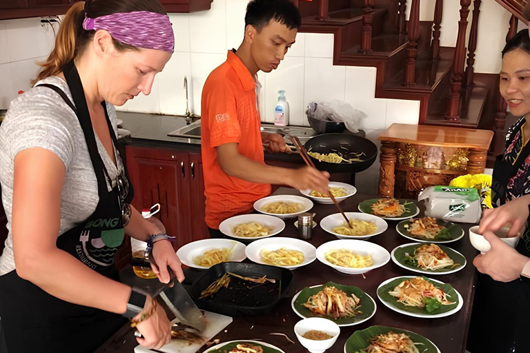 Hoi An: Tour en barco con cestas y clase de cocinaHoi An: Tour en Barco de Cestas con Fabricación de Linternas y Clase de Cocina