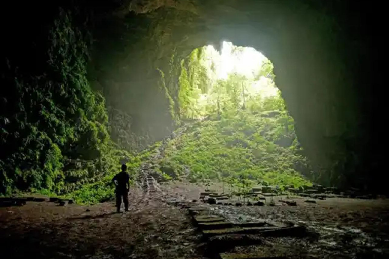 Jogja: Sunrise Turgo Hills, Jomblang Cave, Pindul Tubing