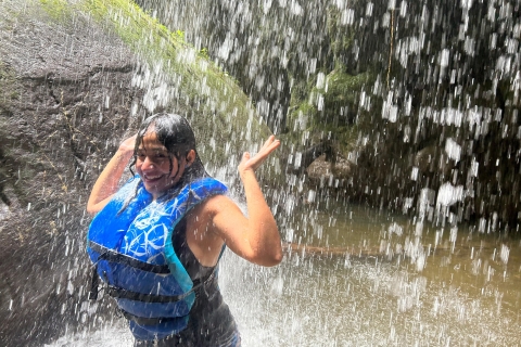 Vega Baja: Grotten, watervallen, strand, gratis drankjes voor volwassenen