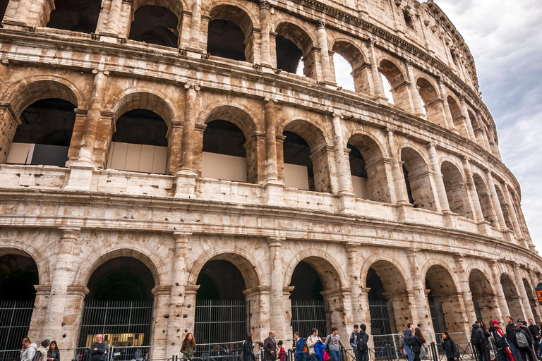 Colosseum Exterior Tour with Roman Forum & Palatine Entry