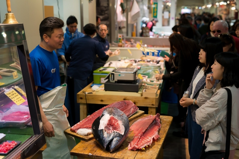 Tokio: piesza wycieczka po targu Tsukiji i zajęcia z rolowanym sushi