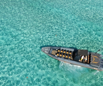 Limeniskos: Gramvousa and Balos Speedboat Tour with Drinks