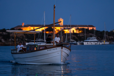 Romantic Private Tour of the Port of Mahón – Classic Llaut Romantic private tour of the Port of Mahón - Classic Llaut