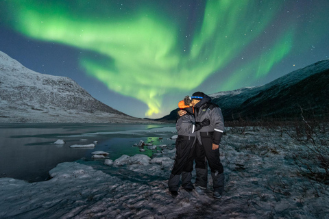 Tromsø: Northern Lights Hunt with Photos and Hot Food