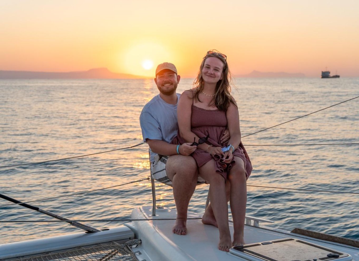 Rethymno: Katamaransejltur ved solnedgang – sushi og fri bar