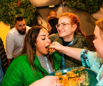 Party District Bar-Hop with 1hr Unlimited Drinks