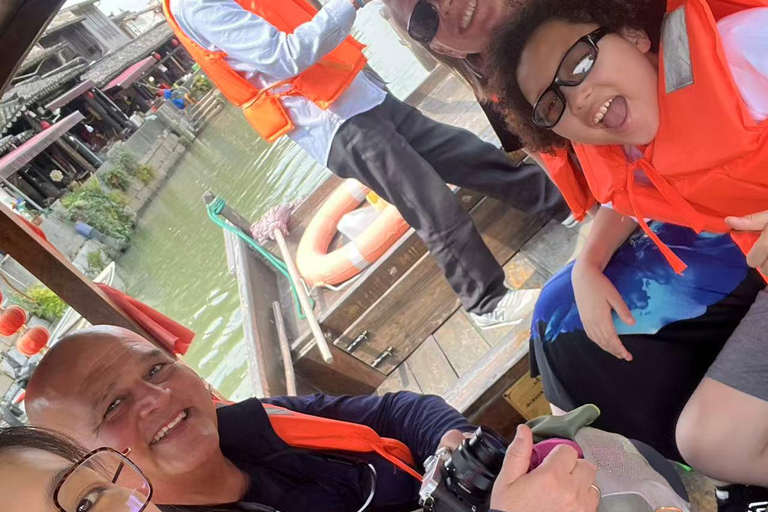 Shanghai: Authentic Fengjing Watertown Private Tour