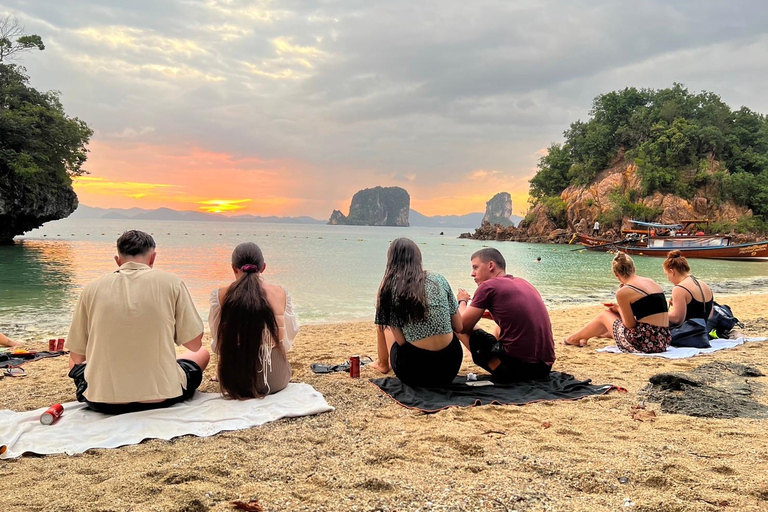 Krabi: Excursión al atardecer en la isla de Hong con barbacoa y snorkel