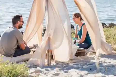 Private horseback riding +Picnic on the beach