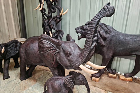 Private Cultural Souvenir Shopping and Giraffe Center Tour