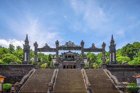 Hue: Cruzeiro no Rio Perfume com o Pagode e Túmulos de Thien Mu