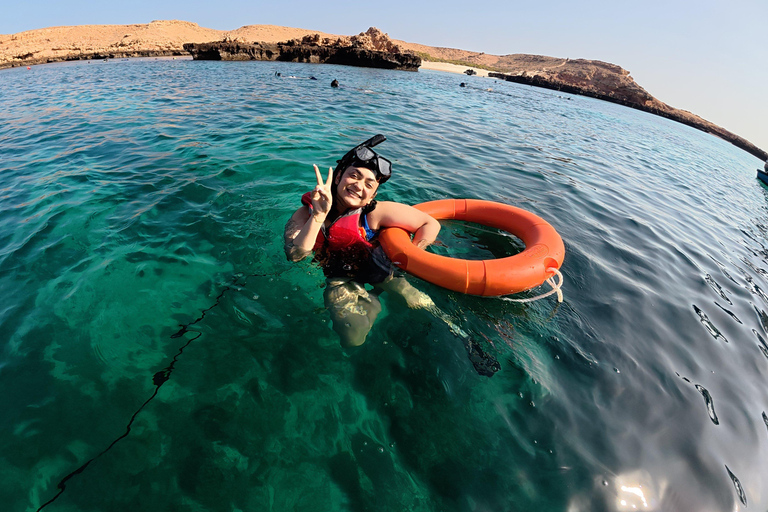 Muscat: Dolphin Watching and Snorkeling Boat Trip with Lunch Afternoon: Ocean Wildlife & Island Exploration Adventure