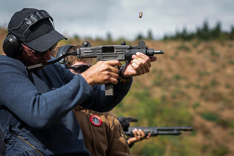 Praga: Experiência de tiro ao ar livre com até 10 armasPraga: Experiência de tiro ao ar livre de 2 horas - Pacote com 7 armas