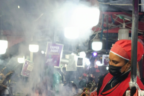 La Paz: Histórias da comida de rua e tour noturnoTour em grupo padrão – Grupo pequeno, experiência partilhada