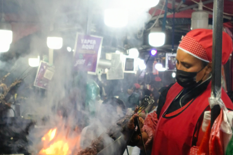 La Paz: Histórias da comida de rua e tour noturnoTour em grupo padrão – Grupo pequeno, experiência partilhada