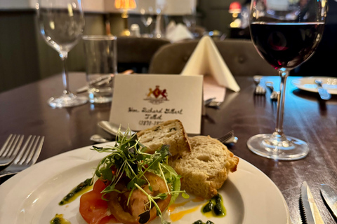 Dublin: Malahide Castle Hunt Dinner with Drinks Dublin: Malahide Castle Hunt Vegetarian Dinner with Drinks