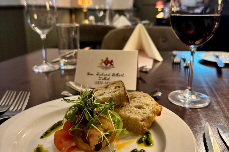 Dublin: Malahide Castle Hunt Dinner with Drinks Dublin: Malahide Castle Hunt Vegetarian Dinner with Drinks