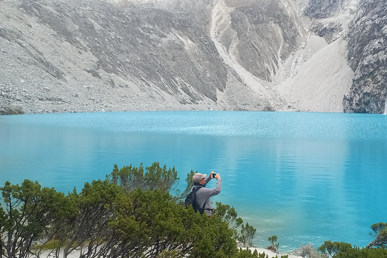Huaraz: Laguna 69 Guided Hike in Huascarán National Park