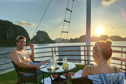 Hanoi: Ha Long Bay Day Trip - Luxury Cruise & Buffet lunch