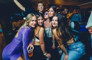 Prag: Bootsparty mit unbegrenzten Getränken & After Party Eintritt