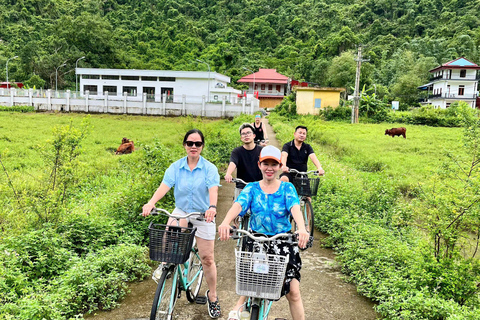 河内/卡巴兰哈湾游轮 - 皮划艇、按摩浴缸、滑水道河内/吉婆兰哈湾游船之旅：皮划艇、按摩浴缸、滑水道