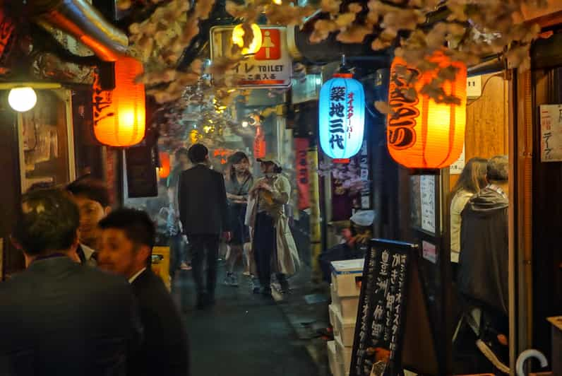 Tokyo: Bar-Hopping Tour in Shinjuku | GetYourGuide