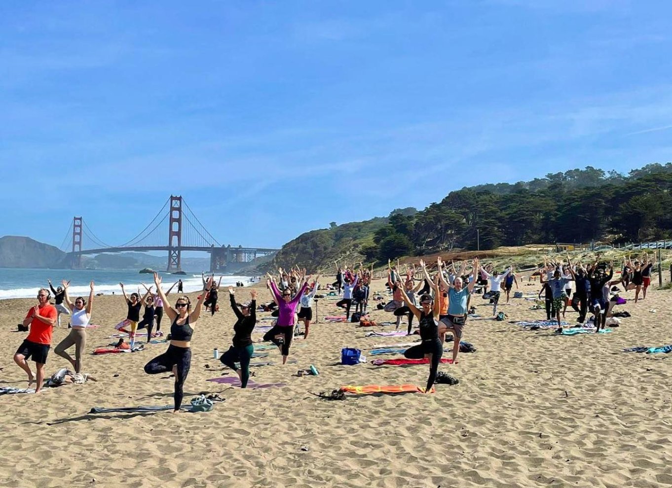 San Francisco: Silent Disco Yoga på Baker Beach