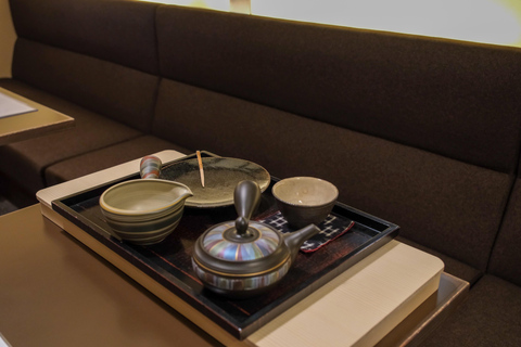 Fukuoka: Hakata Old Town Culture Tour with Craft Workshop