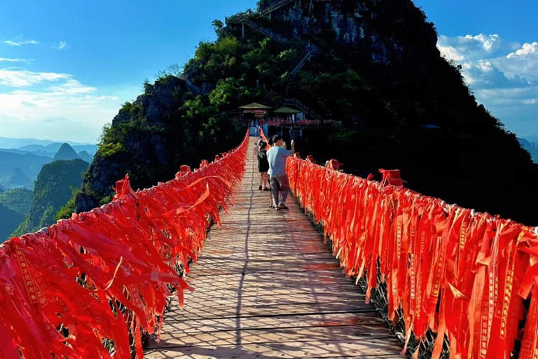 阳朔：天际线山脊、玉龙江和十里画廊阳朔：天际线山脊、玉龙河和十里画廊