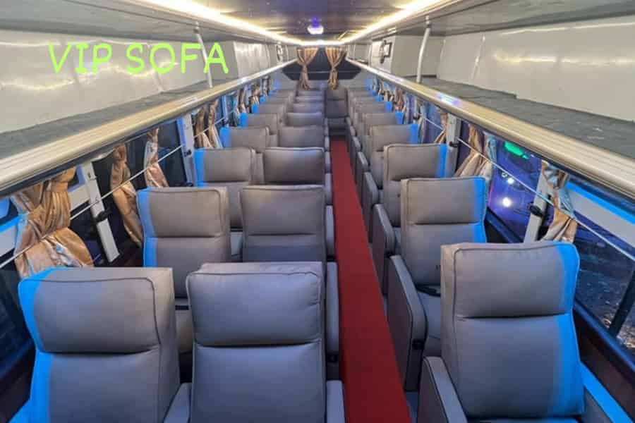 Kathmandu: Transfer von/nach Lumbini (VIP-Luxus-Sofa-Bus). Foto: GetYourGuide