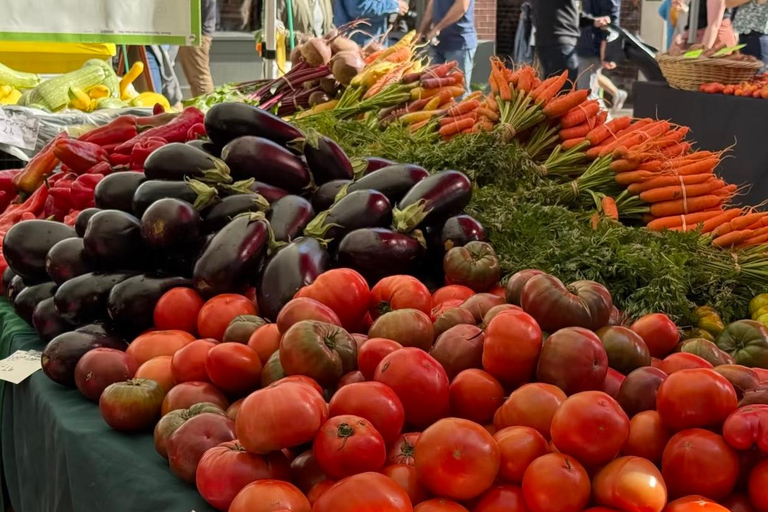 Seattle: Ballard Farmers Market Food & Nordic History Tour