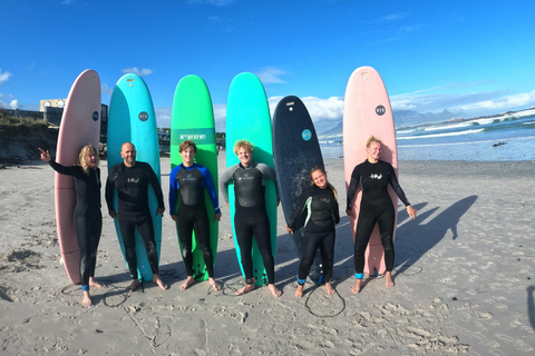 Cape Town:Learn to surf with the best view of Table Mountain