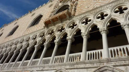 Venedig muss man gesehen haben: Markusdom, Dogenpalast und Gondel