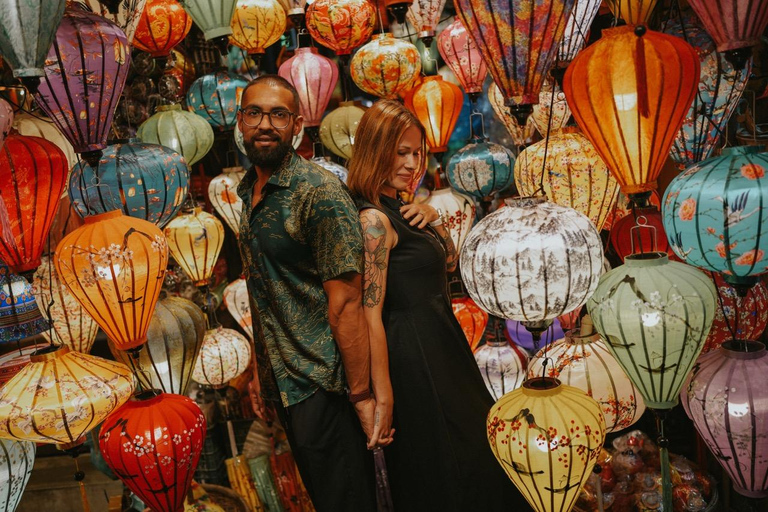 Hoi An: Private Photoshoot with Rowboat Ride & Lanterns