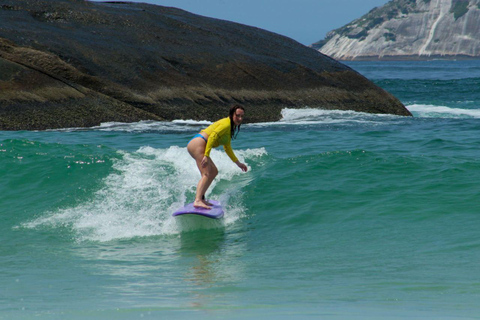 Aulas de surfe: no Arpoador, em Ipanema.