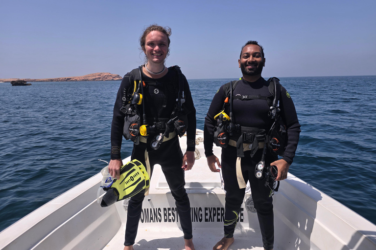 Passeios de mergulho com snorkel nas ilhas DaymaniyatExcursões de mergulho com snorkel para as ilhas Daymaniyat