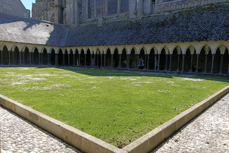 From Rennes : Guided tour of Mont Saint-Michel & Saint-Malo