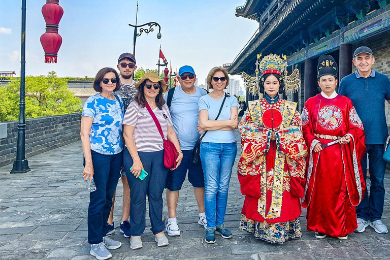 Xi'an: Terracotta Army, Lunch, City Wall, Pagoda, Bazaar Private Tour Spanish, Italian, German, French-Speaking Guide