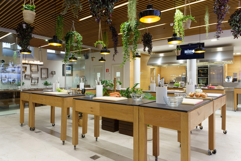 San Sebastián: Cooking Class with Wine & Lunch Market & Fish