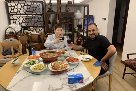 Hangzhou: Dine at Local Home with English Speaking Hosts